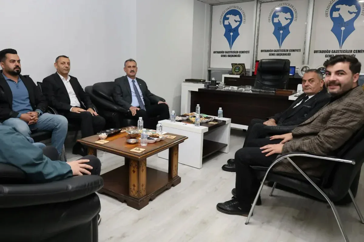 Vali Bozkurt’tan Ağrı’da yerel basınla fikir alışverişinde bulundu