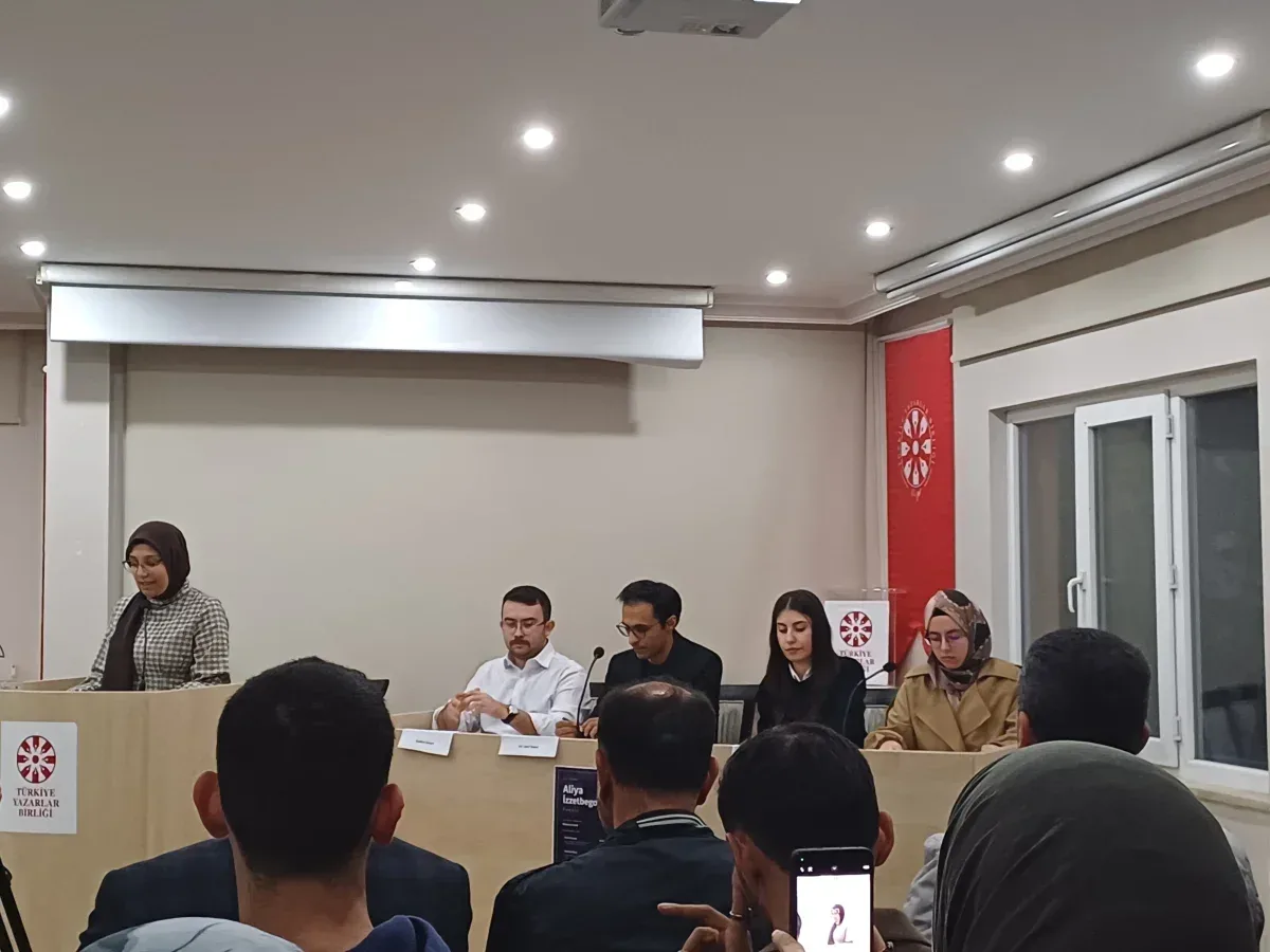 Türkiye Yazarlar Birliği'nden "Aliya İzzetbegoviç Paneli"