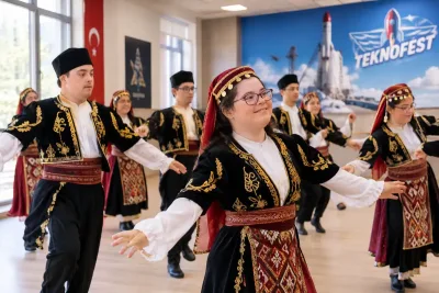 Özel bireylerin halk oyunları gösterisi TEKNOFEST’te